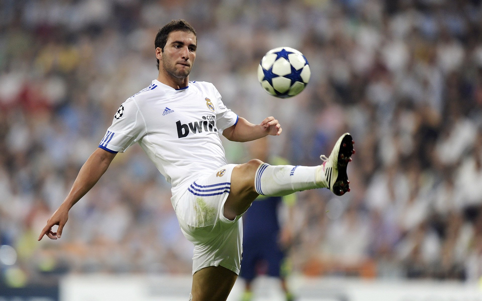 跨界狂想，当雄鹿打穿山西队，莫兰特在F1赛道接管年度争冠